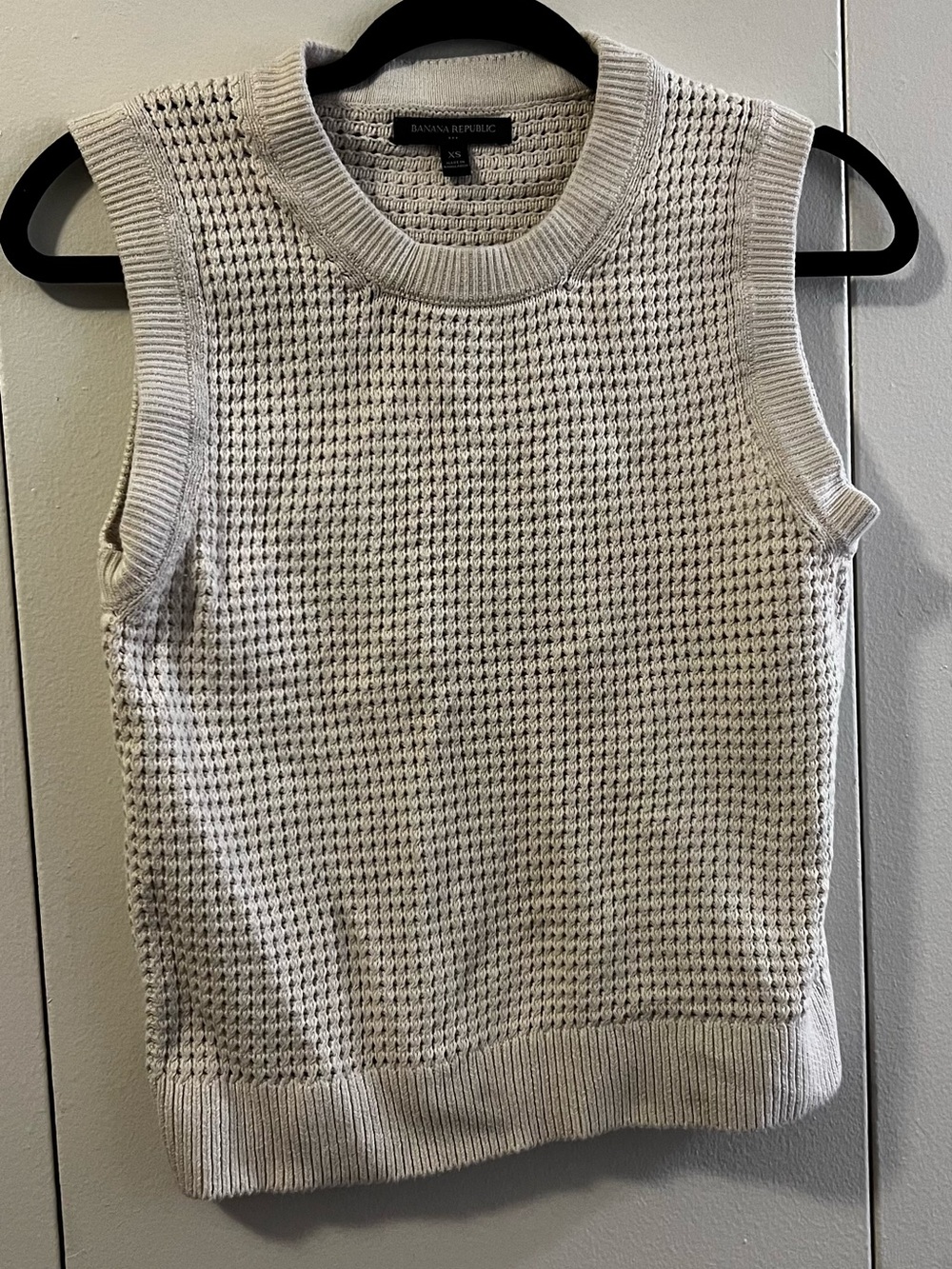 Banana Republic Light Cream Knit Sleeveless Tank (Size XS)